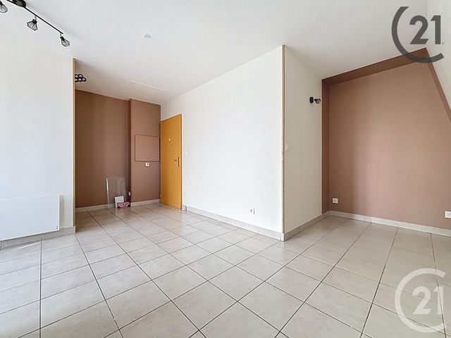 Appartement F1 à louer - 1 pièce - 27.0 m2 - MONTEREAU FAULT YONNE - 77 - ILE-DE-FRANCE - Century 21 Martinot Immobilier