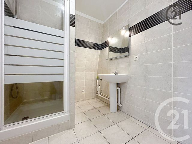 Appartement F3 à vendre - 3 pièces - 63.31 m2 - MONTEREAU FAULT YONNE - 77 - ILE-DE-FRANCE - Century 21 Martinot Immobilier