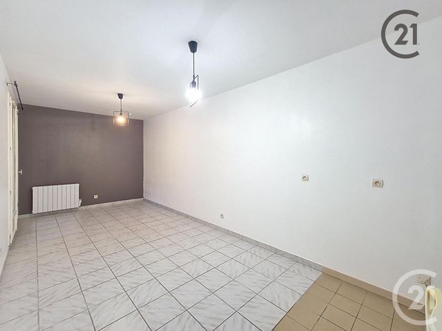 Appartement Studio à louer - 1 pièce - 21.24 m2 - MONTEREAU FAULT YONNE - 77 - ILE-DE-FRANCE - Century 21 Martinot Immobilier