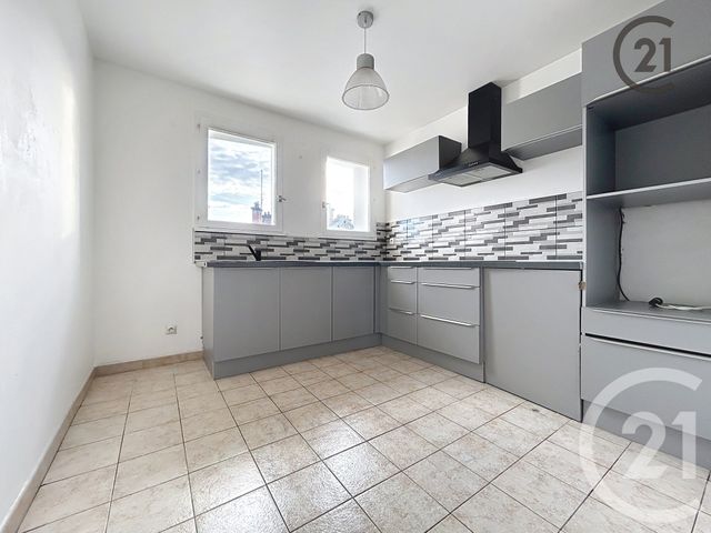 Appartement F4 à vendre - 4 pièces - 100.89 m2 - MONTEREAU FAULT YONNE - 77 - ILE-DE-FRANCE - Century 21 Martinot Immobilier