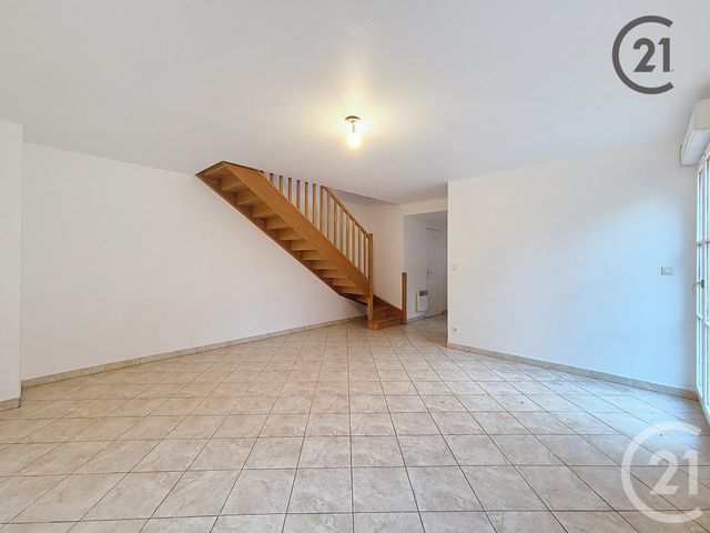 Appartement F4 à louer - 4 pièces - 89.0 m2 - MONTEREAU FAULT YONNE - 77 - ILE-DE-FRANCE - Century 21 Martinot Immobilier