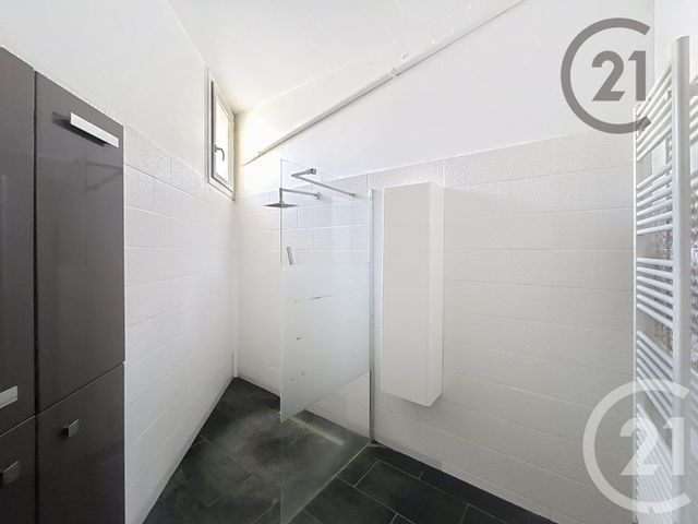 Appartement à louer - 2 pièces - 60.0 m2 - MONTEREAU FAULT YONNE - 77 - ILE-DE-FRANCE - Century 21 Martinot Immobilier