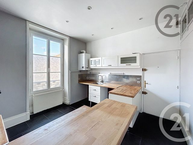 Appartement à louer - 2 pièces - 60.0 m2 - MONTEREAU FAULT YONNE - 77 - ILE-DE-FRANCE - Century 21 Martinot Immobilier