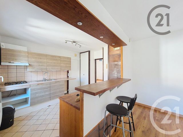 Appartement à louer - 3 pièces - 52.0 m2 - MONTEREAU FAULT YONNE - 77 - ILE-DE-FRANCE - Century 21 Martinot Immobilier