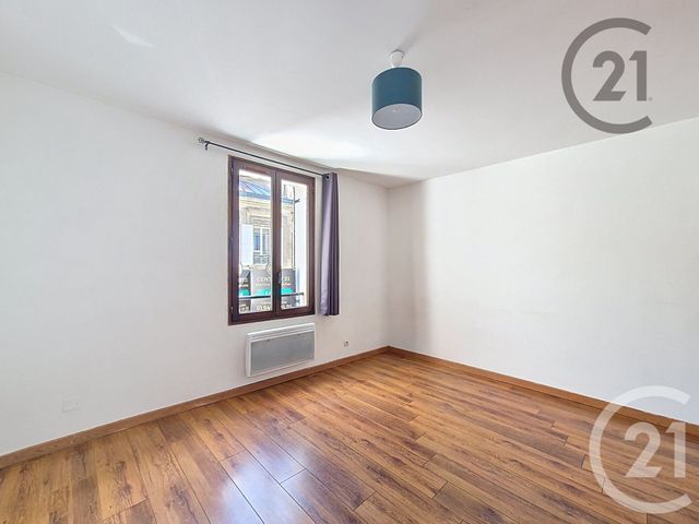 Appartement à louer - 3 pièces - 52.0 m2 - MONTEREAU FAULT YONNE - 77 - ILE-DE-FRANCE - Century 21 Martinot Immobilier