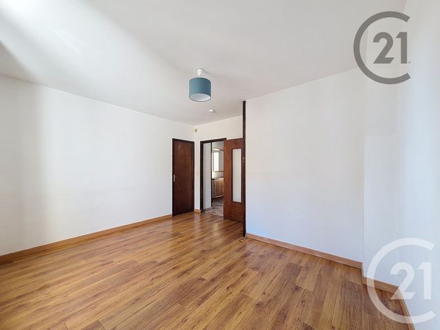 Appartement à louer - 3 pièces - 52.0 m2 - MONTEREAU FAULT YONNE - 77 - ILE-DE-FRANCE - Century 21 Martinot Immobilier