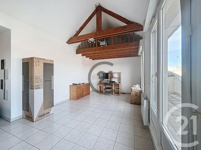 Appartement F3 à vendre - 3 pièces - 56.02 m2 - MONTEREAU FAULT YONNE - 77 - ILE-DE-FRANCE - Century 21 Martinot Immobilier