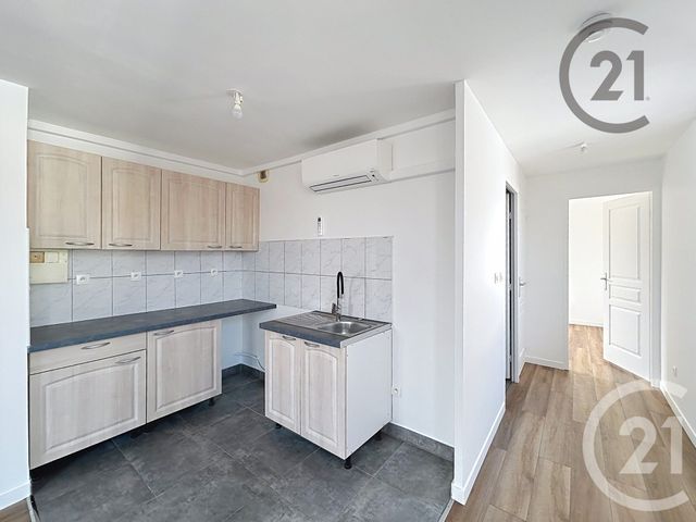 Appartement F3 à louer - 3 pièces - 46.0 m2 - MONTEREAU FAULT YONNE - 77 - ILE-DE-FRANCE - Century 21 Martinot Immobilier