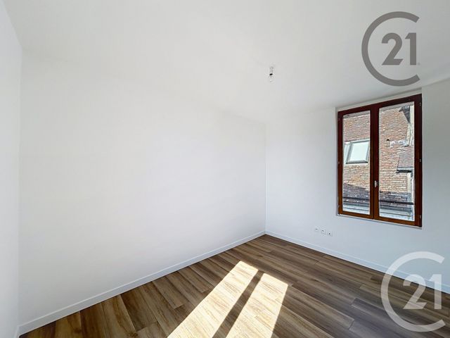 Appartement F3 à louer - 3 pièces - 46.0 m2 - MONTEREAU FAULT YONNE - 77 - ILE-DE-FRANCE - Century 21 Martinot Immobilier
