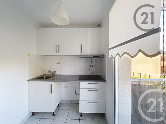 Appartement F2 à louer - 2 pièces - 50.7 m2 - MONTEREAU FAULT YONNE - 77 - ILE-DE-FRANCE - Century 21 Martinot Immobilier