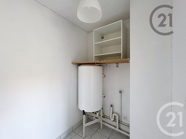 Appartement F2 à louer - 2 pièces - 50.7 m2 - MONTEREAU FAULT YONNE - 77 - ILE-DE-FRANCE - Century 21 Martinot Immobilier