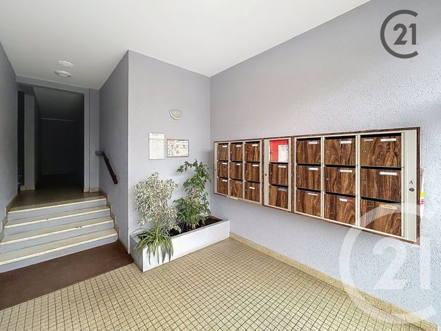 Appartement F3 à vendre - 3 pièces - 62.2 m2 - MONTEREAU FAULT YONNE - 77 - ILE-DE-FRANCE - Century 21 Martinot Immobilier