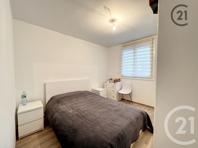 Appartement F3 à vendre - 3 pièces - 62.2 m2 - MONTEREAU FAULT YONNE - 77 - ILE-DE-FRANCE - Century 21 Martinot Immobilier