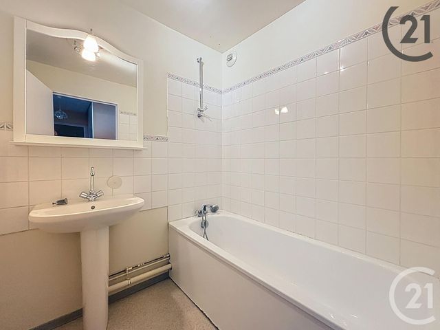 Appartement F2 à louer - 2 pièces - 61.3 m2 - MONTEREAU FAULT YONNE - 77 - ILE-DE-FRANCE - Century 21 Martinot Immobilier
