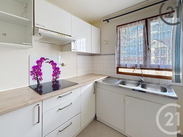Appartement F2 à louer - 2 pièces - 61.3 m2 - MONTEREAU FAULT YONNE - 77 - ILE-DE-FRANCE - Century 21 Martinot Immobilier
