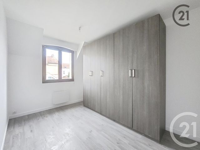 Appartement F4 à louer - 4 pièces - 86.25 m2 - MONTEREAU FAULT YONNE - 77 - ILE-DE-FRANCE - Century 21 Martinot Immobilier
