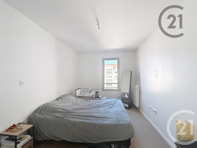 Appartement F3 à louer - 3 pièces - 57.21 m2 - MONTEREAU FAULT YONNE - 77 - ILE-DE-FRANCE - Century 21 Martinot Immobilier