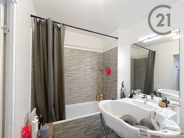 Appartement F3 à louer - 3 pièces - 57.21 m2 - MONTEREAU FAULT YONNE - 77 - ILE-DE-FRANCE - Century 21 Martinot Immobilier