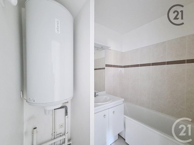 Appartement F2 à louer - 2 pièces - 43.65 m2 - MONTEREAU FAULT YONNE - 77 - ILE-DE-FRANCE - Century 21 Martinot Immobilier