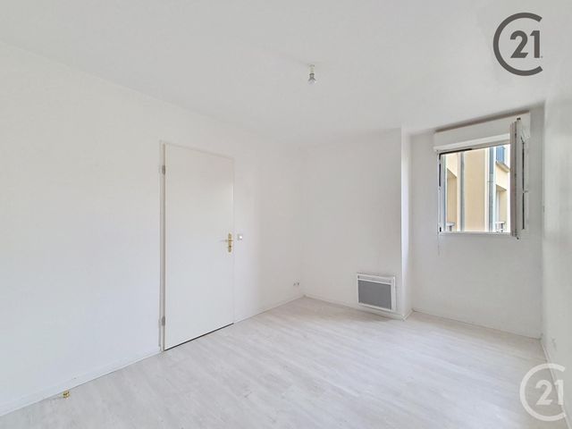 Appartement F2 à louer - 2 pièces - 43.65 m2 - MONTEREAU FAULT YONNE - 77 - ILE-DE-FRANCE - Century 21 Martinot Immobilier