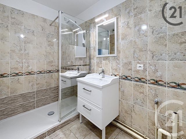 Appartement F2 à louer - 2 pièces - 43.0 m2 - MONTEREAU FAULT YONNE - 77 - ILE-DE-FRANCE - Century 21 Martinot Immobilier