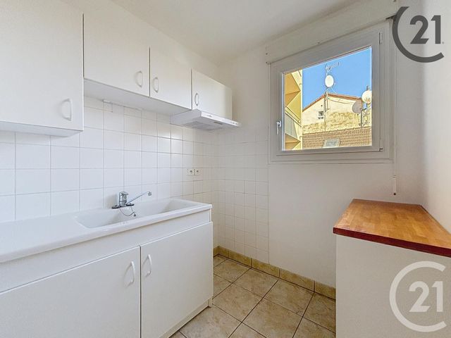 Appartement F2 à louer - 2 pièces - 43.0 m2 - MONTEREAU FAULT YONNE - 77 - ILE-DE-FRANCE - Century 21 Martinot Immobilier