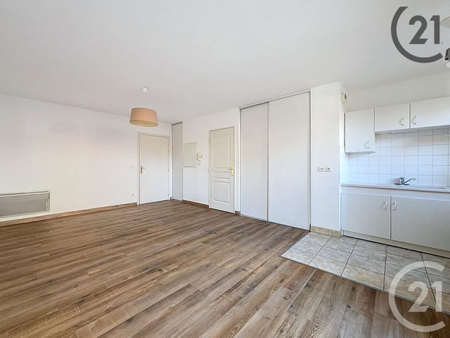 Appartement F2 à louer - 2 pièces - 43.0 m2 - MONTEREAU FAULT YONNE - 77 - ILE-DE-FRANCE - Century 21 Martinot Immobilier