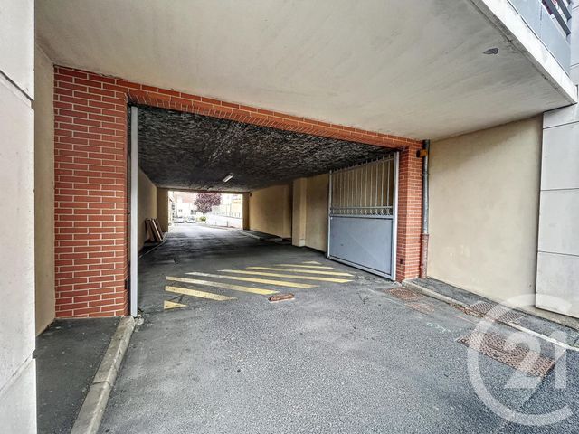 parking à louer - 10.0 m2 - MONTEREAU FAULT YONNE - 77 - ILE-DE-FRANCE - Century 21 Martinot Immobilier