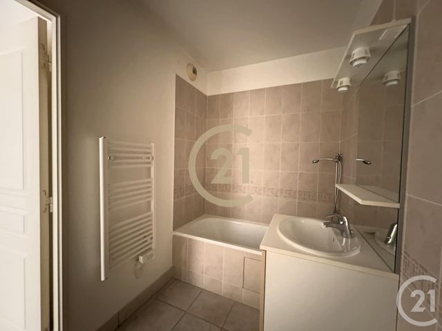 Appartement F2 à louer - 2 pièces - 45.26 m2 - MONTEREAU FAULT YONNE - 77 - ILE-DE-FRANCE - Century 21 Martinot Immobilier