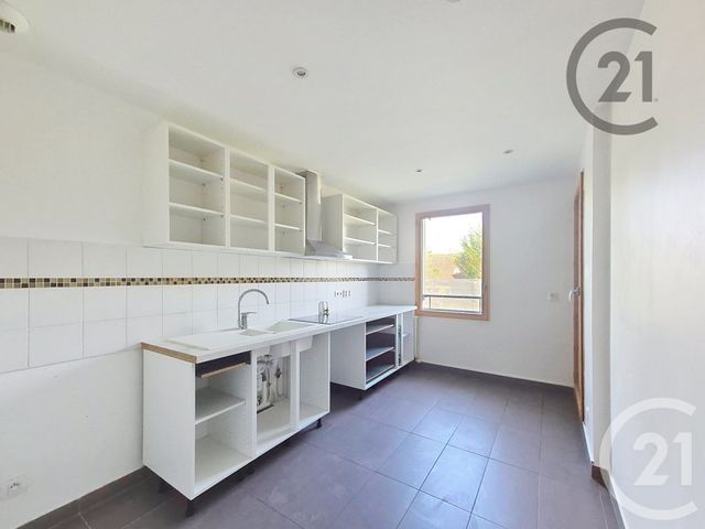 maison à louer - 4 pièces - 114.96 m2 - MONTEREAU FAULT YONNE - 77 - ILE-DE-FRANCE - Century 21 Martinot Immobilier