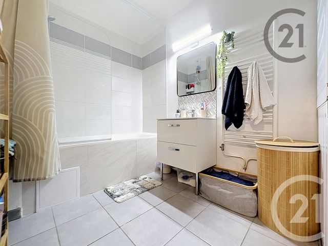 Appartement F3 à vendre - 3 pièces - 57.0 m2 - MONTEREAU FAULT YONNE - 77 - ILE-DE-FRANCE - Century 21 Martinot Immobilier