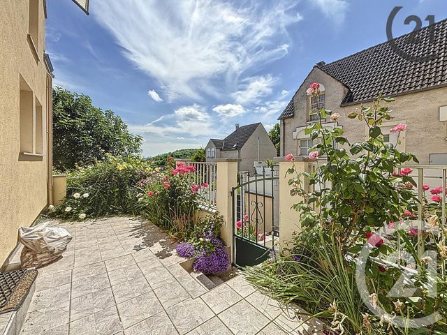 maison à louer - 4 pièces - 91.78 m2 - MONTEREAU FAULT YONNE - 77 - ILE-DE-FRANCE - Century 21 Martinot Immobilier