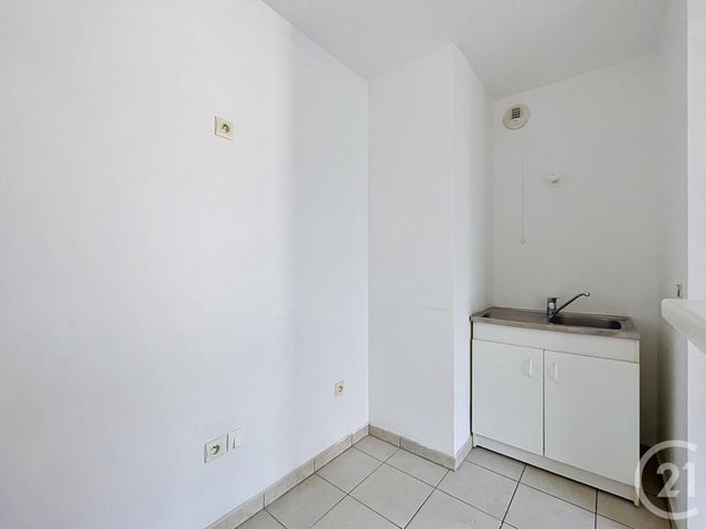 Appartement F2 à vendre - 2 pièces - 41.82 m2 - MONTEREAU FAULT YONNE - 77 - ILE-DE-FRANCE - Century 21 Martinot Immobilier