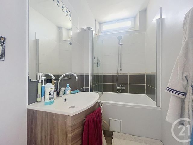 Appartement F3 à vendre - 3 pièces - 56.76 m2 - MONTEREAU FAULT YONNE - 77 - ILE-DE-FRANCE - Century 21 Martinot Immobilier