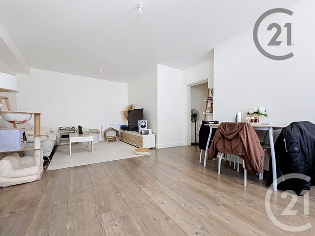 Appartement F4 à vendre - 4 pièces - 84.86 m2 - MONTEREAU FAULT YONNE - 77 - ILE-DE-FRANCE - Century 21 Martinot Immobilier