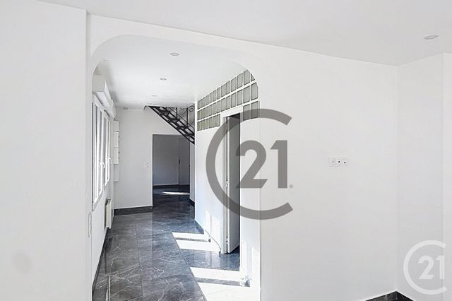 maison à louer - 5 pièces - 116.0 m2 - MONTEREAU FAULT YONNE - 77 - ILE-DE-FRANCE - Century 21 Martinot Immobilier