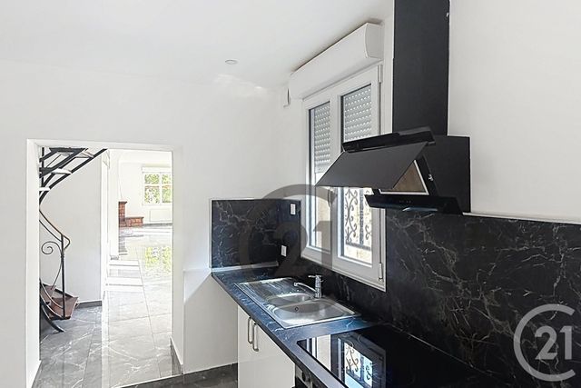 maison à louer - 5 pièces - 116.0 m2 - MONTEREAU FAULT YONNE - 77 - ILE-DE-FRANCE - Century 21 Martinot Immobilier