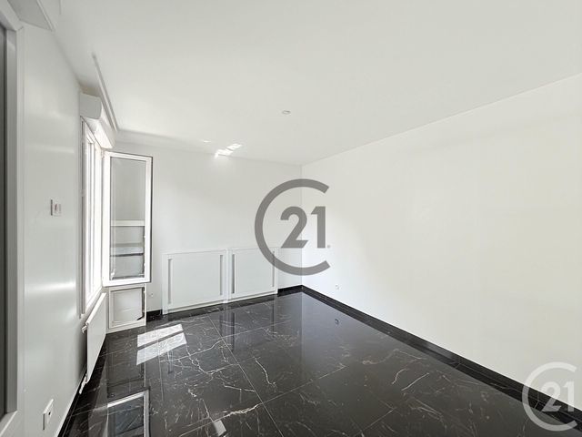 maison à louer - 5 pièces - 116.0 m2 - MONTEREAU FAULT YONNE - 77 - ILE-DE-FRANCE - Century 21 Martinot Immobilier