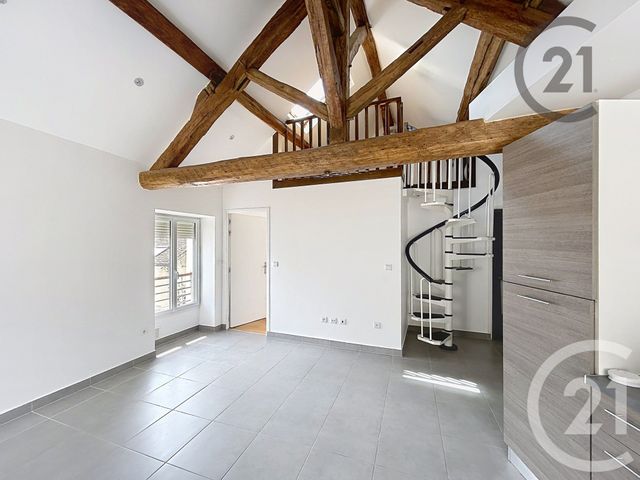 Appartement à louer - 2 pièces - 41.0 m2 - MONTEREAU FAULT YONNE - 77 - ILE-DE-FRANCE - Century 21 Martinot Immobilier
