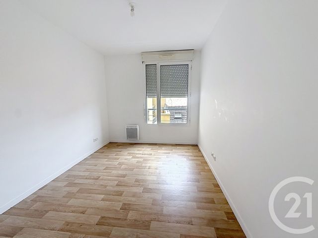 Appartement à louer - 2 pièces - 43.0 m2 - MONTEREAU FAULT YONNE - 77 - ILE-DE-FRANCE - Century 21 Martinot Immobilier