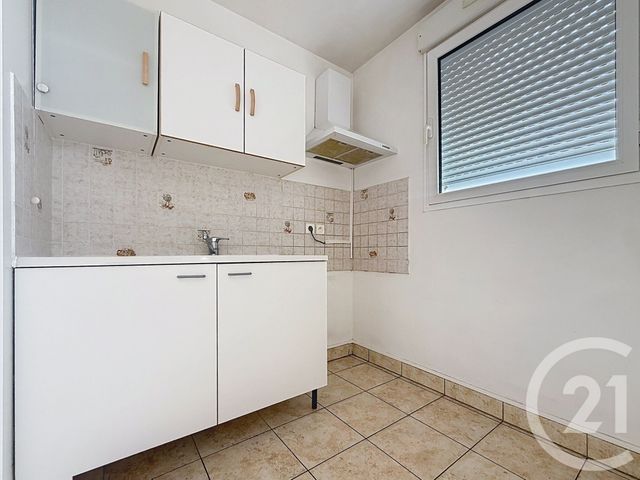 Appartement à louer - 2 pièces - 43.0 m2 - MONTEREAU FAULT YONNE - 77 - ILE-DE-FRANCE - Century 21 Martinot Immobilier