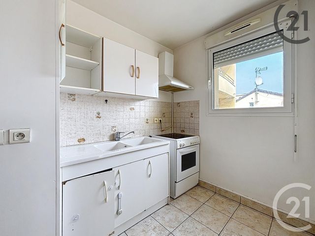 Appartement à louer - 2 pièces - 43.0 m2 - MONTEREAU FAULT YONNE - 77 - ILE-DE-FRANCE - Century 21 Martinot Immobilier