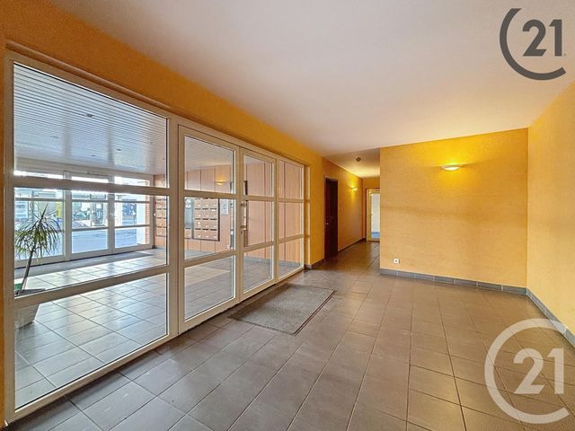 Appartement à louer - 2 pièces - 43.0 m2 - MONTEREAU FAULT YONNE - 77 - ILE-DE-FRANCE - Century 21 Martinot Immobilier