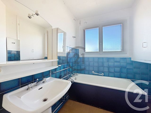 Appartement F3 à vendre - 3 pièces - 61.75 m2 - MONTEREAU FAULT YONNE - 77 - ILE-DE-FRANCE - Century 21 Martinot Immobilier