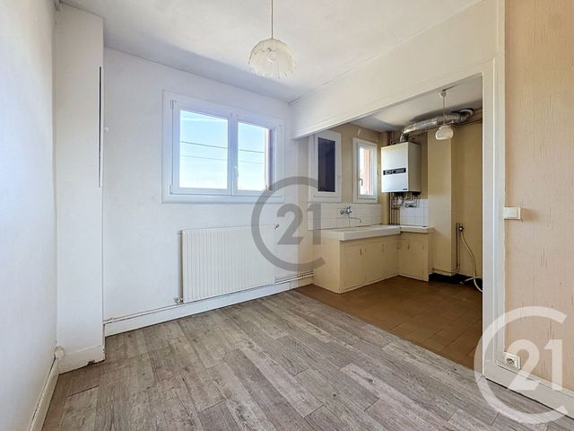 Appartement F3 à vendre - 3 pièces - 61.75 m2 - MONTEREAU FAULT YONNE - 77 - ILE-DE-FRANCE - Century 21 Martinot Immobilier