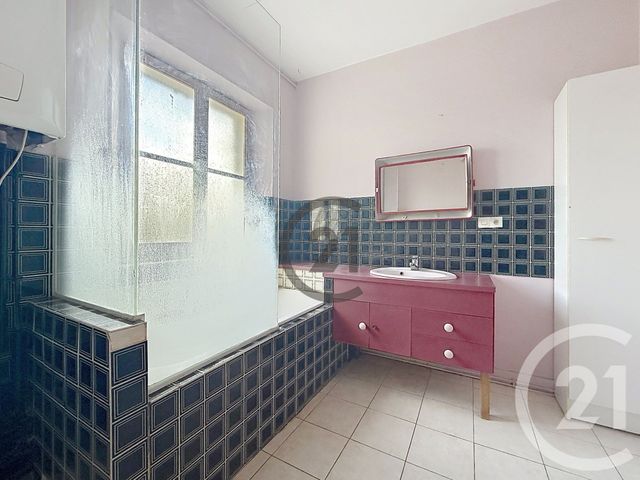 Appartement F2 à vendre - 2 pièces - 64.32 m2 - MONTEREAU FAULT YONNE - 77 - ILE-DE-FRANCE - Century 21 Martinot Immobilier