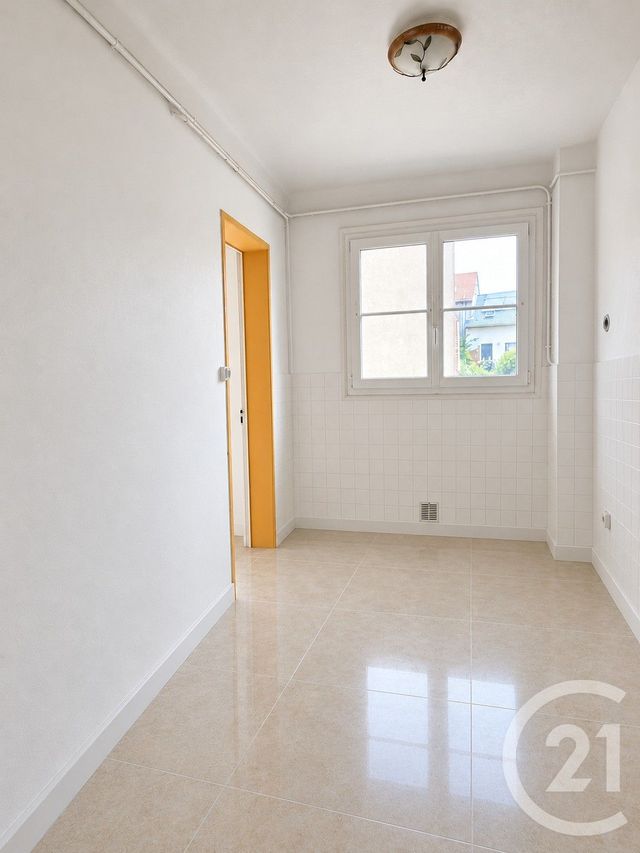 Appartement F3 à vendre - 3 pièces - 62.2 m2 - MONTEREAU FAULT YONNE - 77 - ILE-DE-FRANCE - Century 21 Martinot Immobilier
