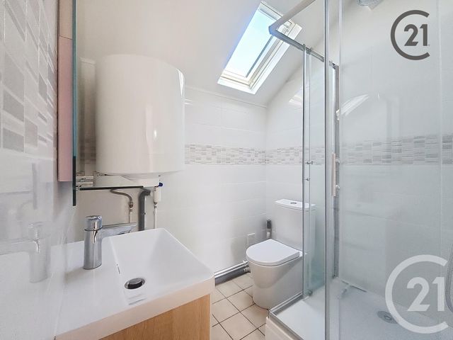Appartement F1 à louer - 2 pièces - 25.0 m2 - MONTEREAU FAULT YONNE - 77 - ILE-DE-FRANCE - Century 21 Martinot Immobilier