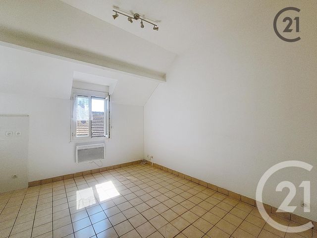 Appartement F1 à louer - 2 pièces - 25.0 m2 - MONTEREAU FAULT YONNE - 77 - ILE-DE-FRANCE - Century 21 Martinot Immobilier
