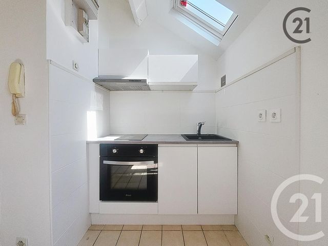 Appartement F1 à louer - 2 pièces - 25.0 m2 - MONTEREAU FAULT YONNE - 77 - ILE-DE-FRANCE - Century 21 Martinot Immobilier